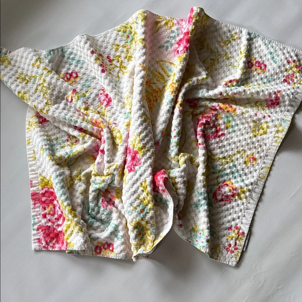 CARO BATH SHEET 28” x 52” EUC